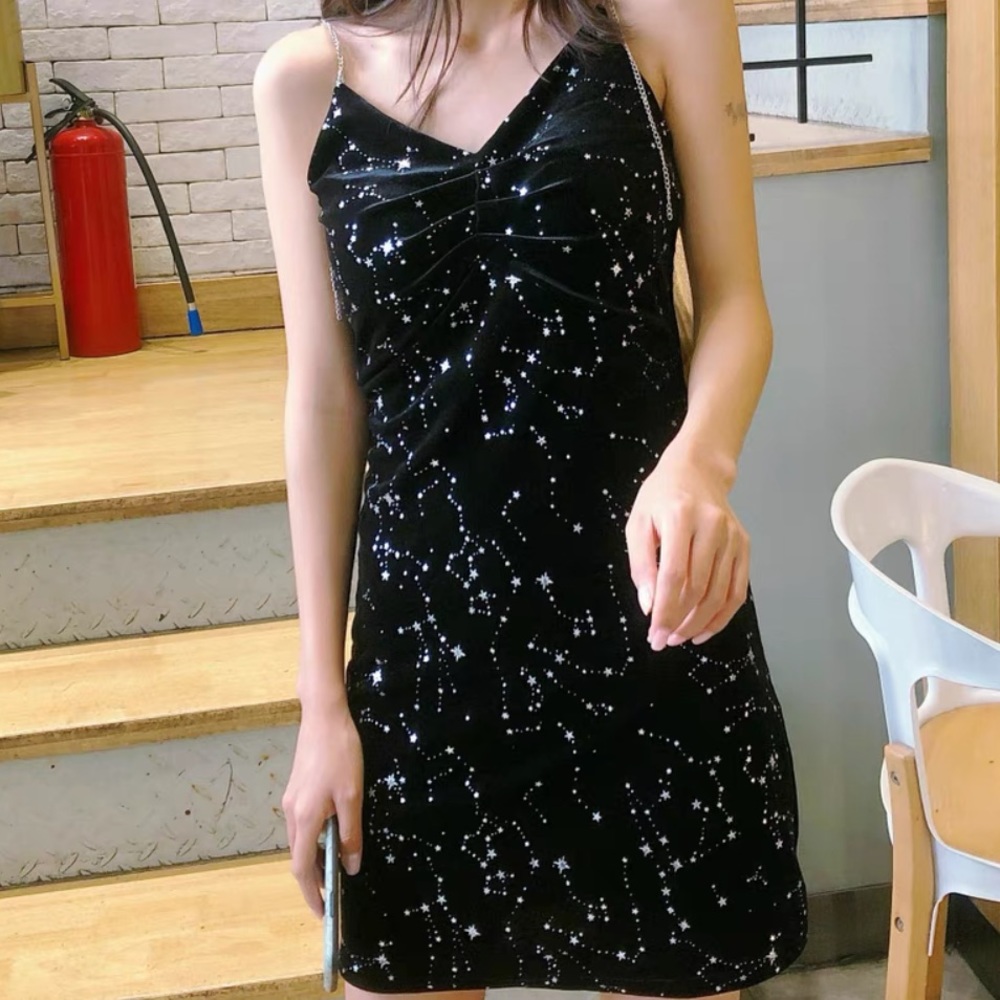 Black valvet dress with chain strap